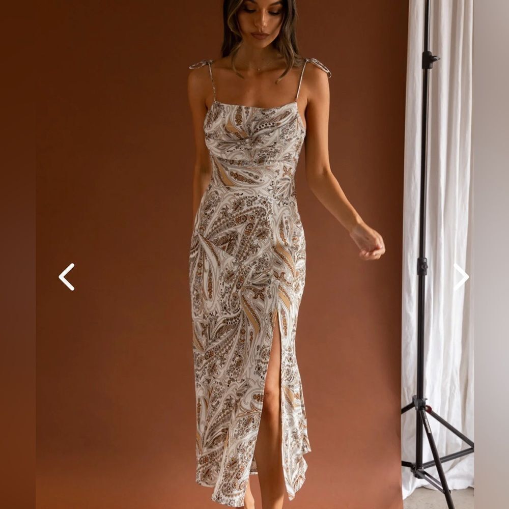 ABOUT TOWN TIED SHOULDER MIDI DRESS PAISLEY WHITE by Selfie Leslie - Picture 4 of 6